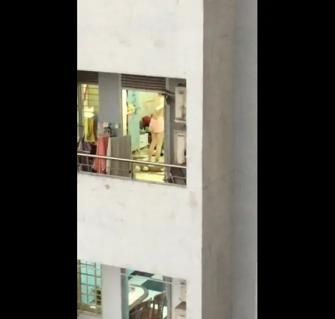 Clip: Em hàng xóm hớ hênh mời gọi.