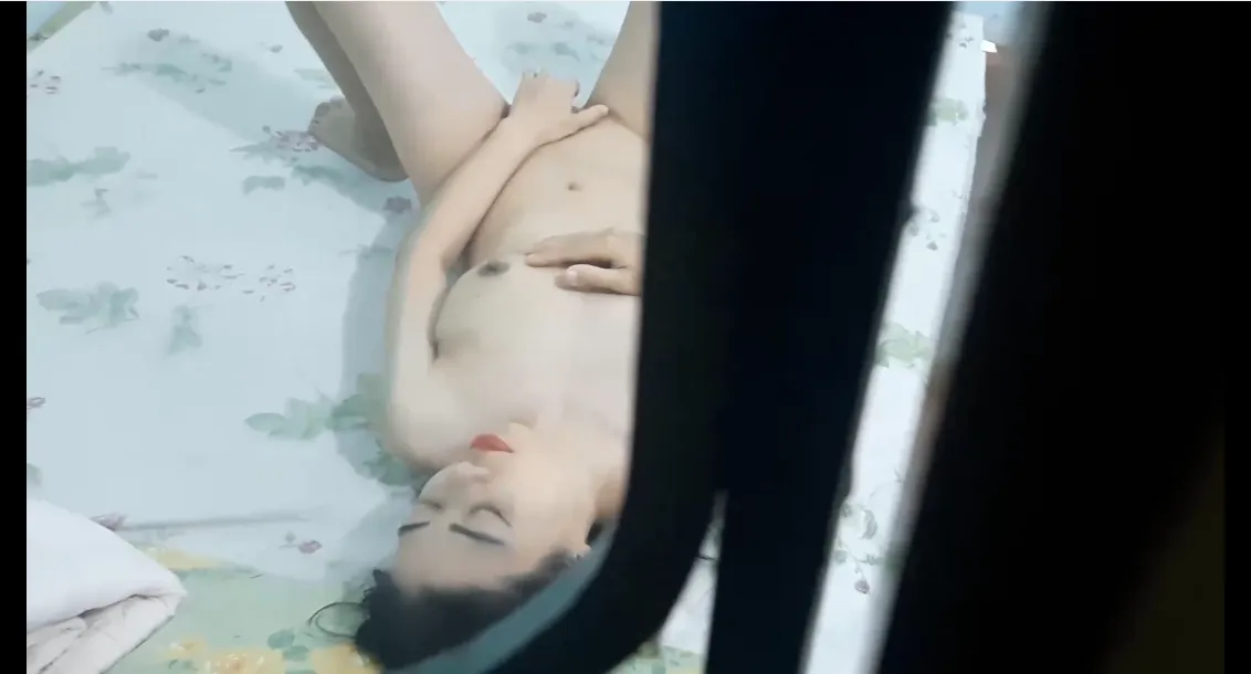 Clip: Quay lén em hàng xóm nứng.